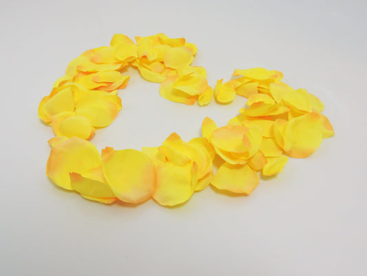 Rosenblütenblätter in Herbstgelb - 90 Seidenblüten für Hochzeitsdekoration